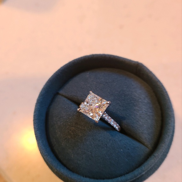 Engagement ring - Picture 3 of 4